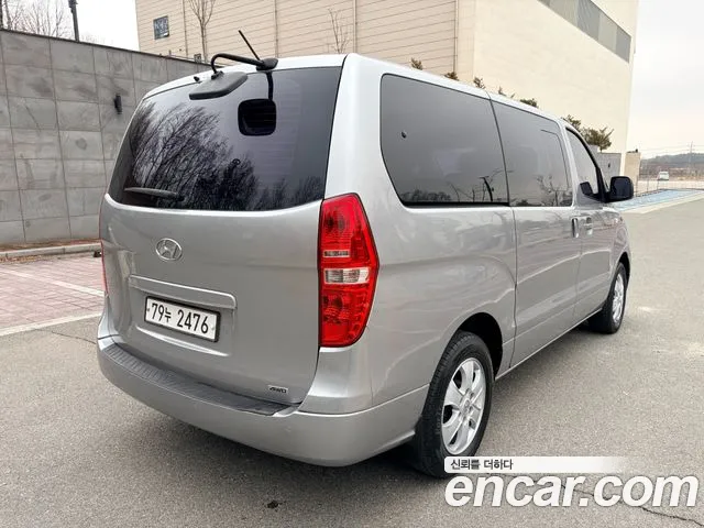 Hyundai Starex 2017 — фото 9