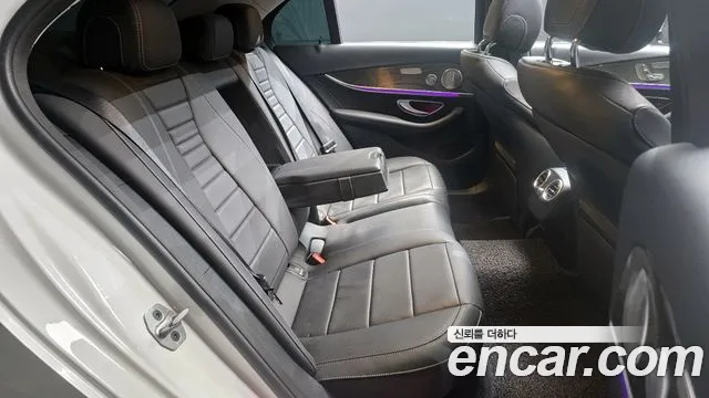 Mercedes-Benz E-Class 2020 — фото 12