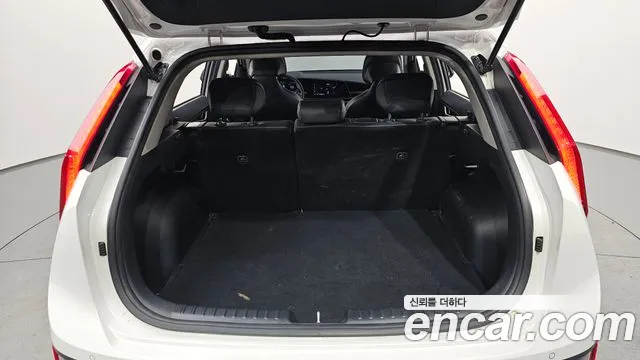 Kia Niro 2022 — фото 20