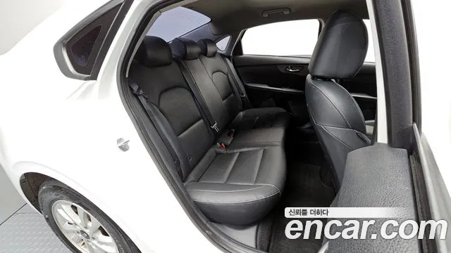 Kia K3 2019 — фото 12