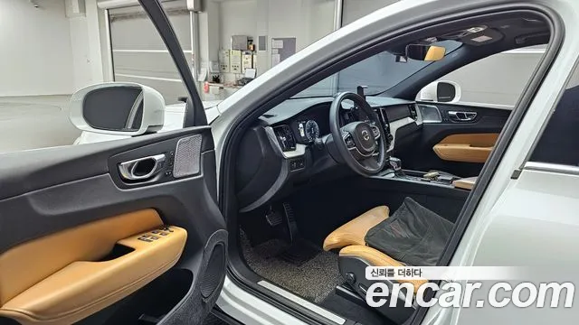 Volvo XC60 2020 — фото 10