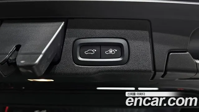 Volvo XC60 2020 — фото 18