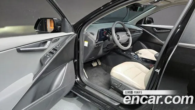 Kia Niro 2023 — фото 10