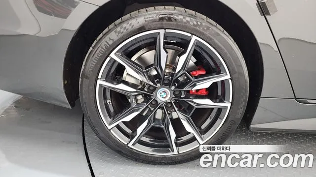 BMW i4 2023 — фото 5