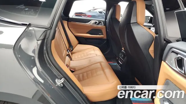 BMW i4 2023 — фото 12