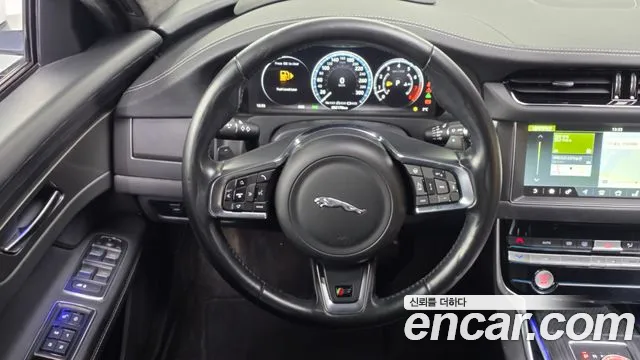 Jaguar XF 2017 — фото 13