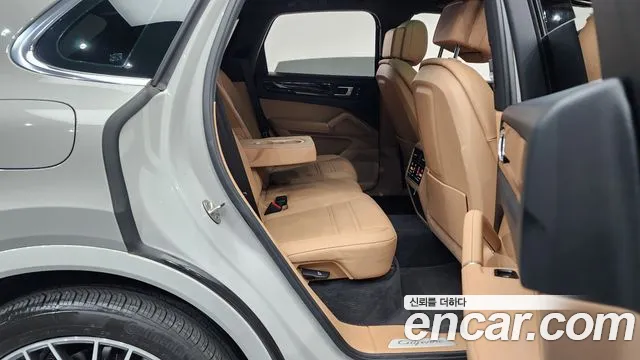 Porsche Cayenne 2022 — фото 12