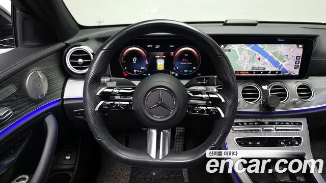 Mercedes-Benz E-Class 2022 — фото 13