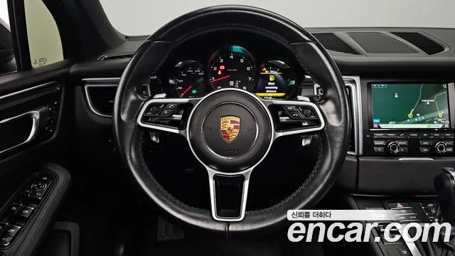 Porsche Macan 2015 — фото 13