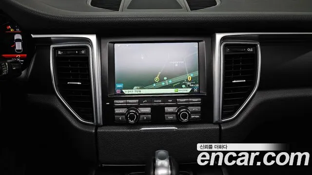 Porsche Macan 2015 — фото 14