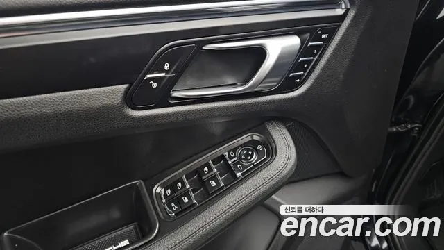 Porsche Macan 2015 — фото 17