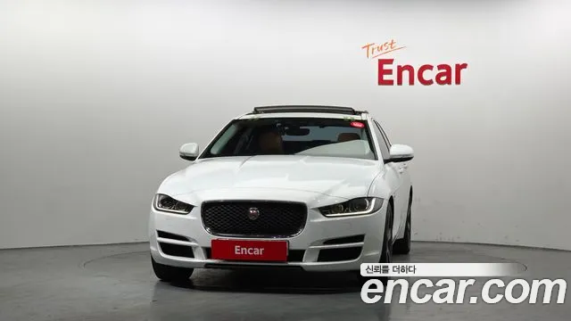 Jaguar XE 2019 — фото 3