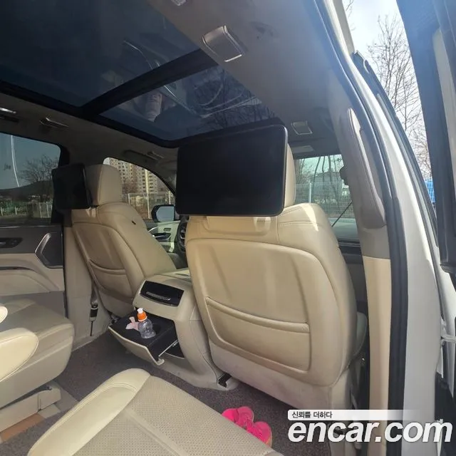 Cadillac Escalade 2023 — фото 17