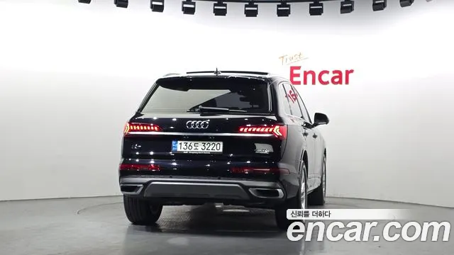 Audi Q7 2021 — фото 4