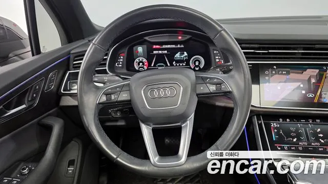 Audi Q7 2021 — фото 13