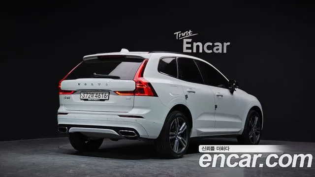 Volvo XC60 2021 — фото 2