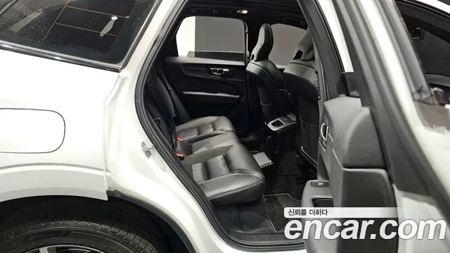 Volvo XC60 2021 — фото 12