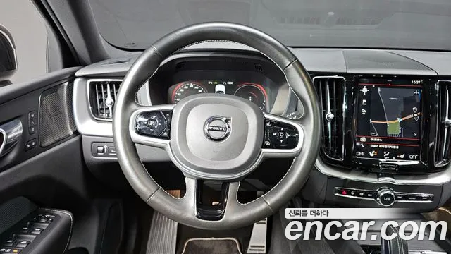 Volvo XC60 2021 — фото 13