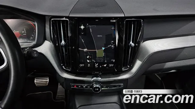 Volvo XC60 2021 — фото 14