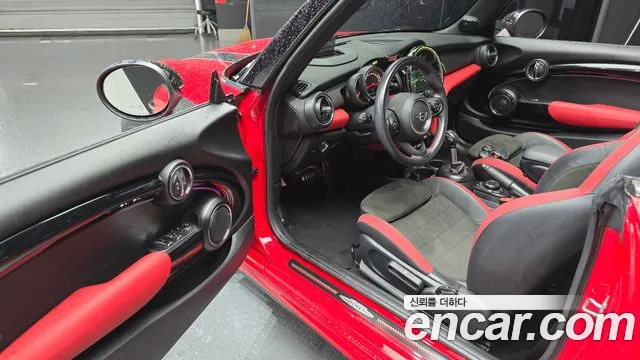 Mini Cooper Convertible 2019 — фото 11