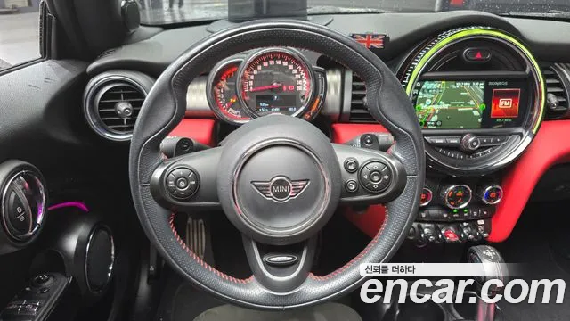 Mini Cooper Convertible 2019 — фото 13