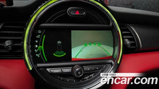 Mini Cooper Convertible 2019 — фото 14