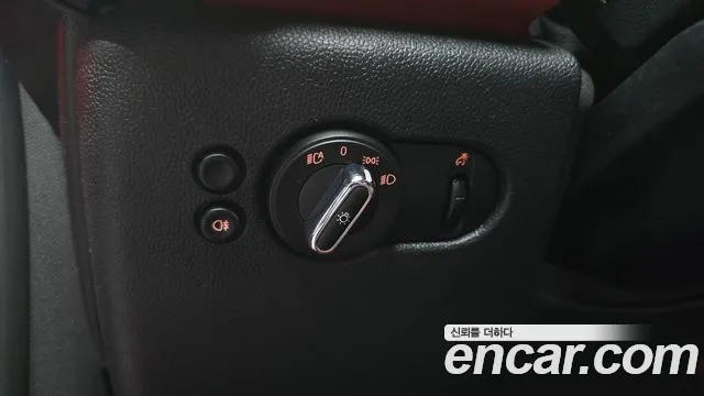 Mini Cooper Convertible 2019 — фото 19