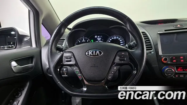 Kia K3 2016 — фото 13