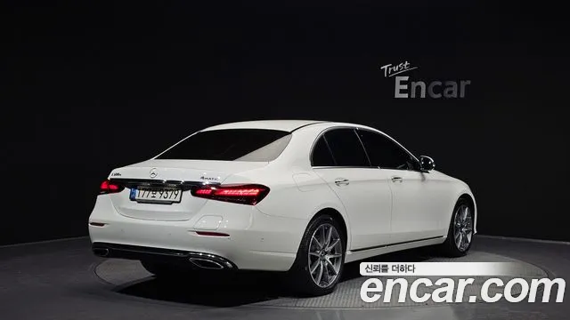 Mercedes-Benz E-Class 2022 — фото 2