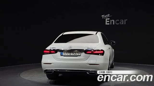 Mercedes-Benz E-Class 2022 — фото 4