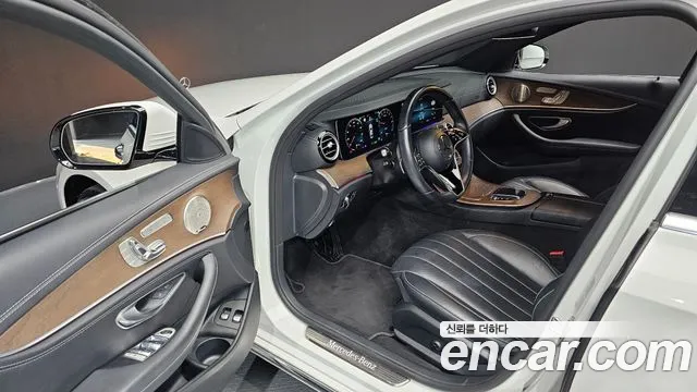 Mercedes-Benz E-Class 2022 — фото 10