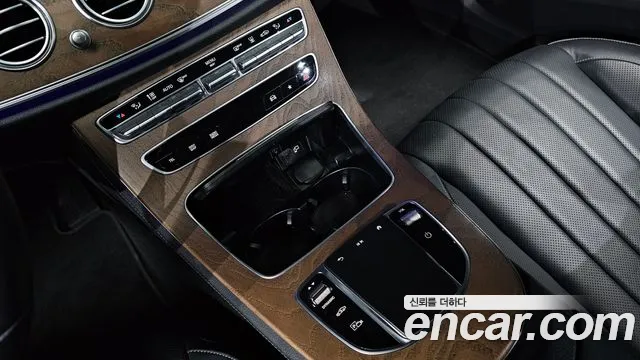 Mercedes-Benz E-Class 2022 — фото 17