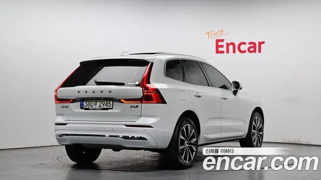 Volvo XC60 2022 — фото 2