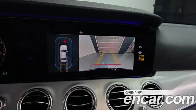 Mercedes-Benz E-Class 2021 — фото 16