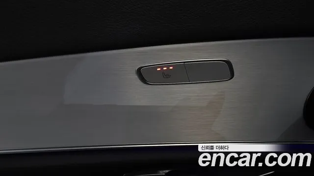 Mercedes-Benz E-Class 2021 — фото 18