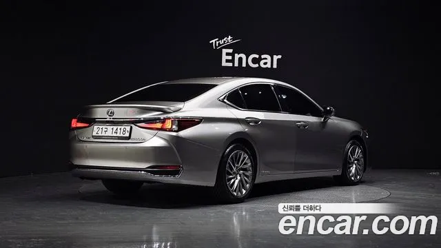 Lexus ES 2019 — фото 2