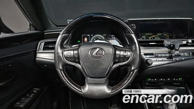 Lexus ES 2019 — фото 13
