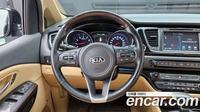 Kia Canival 2017 — фото 13