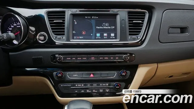 Kia Canival 2017 — фото 14