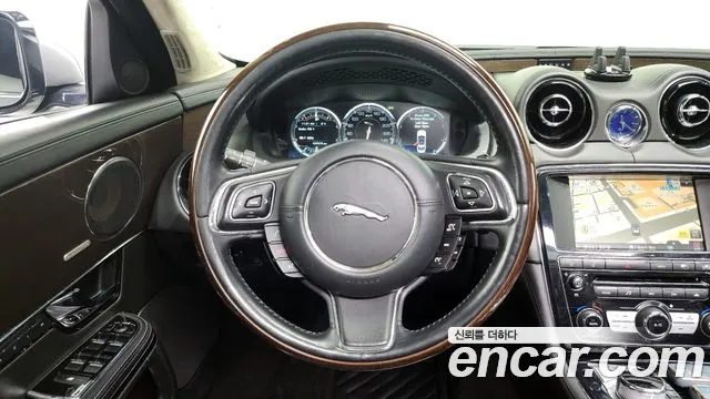 Jaguar XJ 2012 — фото 14