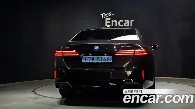 BMW i5 2025 — фото 4