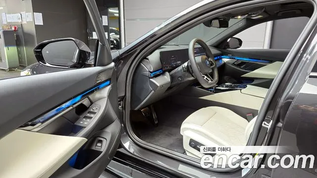 BMW i5 2025 — фото 11