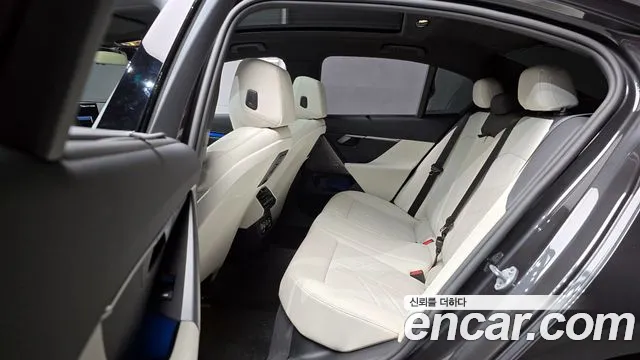 BMW i5 2025 — фото 12