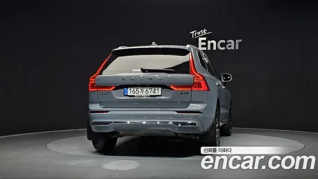 Volvo XC60 2023 — фото 4