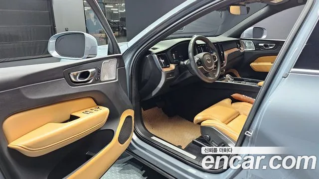Volvo XC60 2023 — фото 11