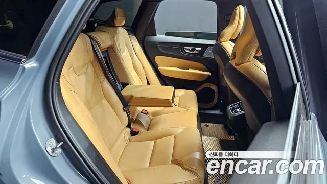 Volvo XC60 2023 — фото 12
