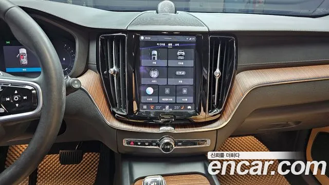 Volvo XC60 2023 — фото 15