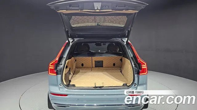 Volvo XC60 2023 — фото 20