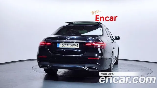 Mercedes-Benz E-Class 2022 — фото 4