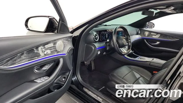 Mercedes-Benz E-Class 2022 — фото 10